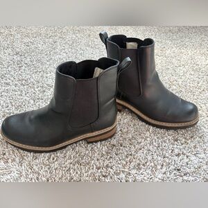 Black Chelsea Ankle Boots with Stacked Contrast Welt